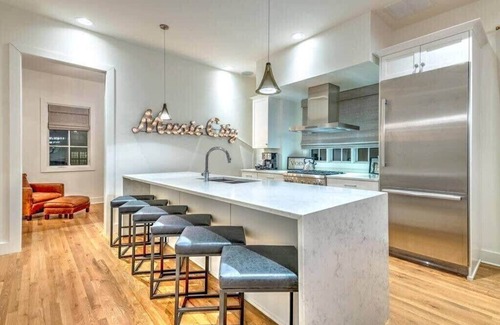 Hillsboro West End House | Premium Home Rooftop Pool Table 13 Beds