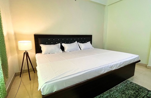 Allahabad Apartment | Premium Homestay Near Triveni Sangam for Upto 12 People, at Affordable Price!
