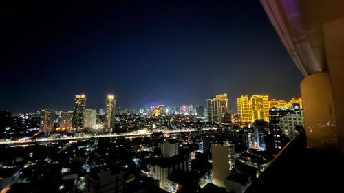 Downtown Apartment | Premium Luxe Studio near Rockwell with City View & Access to Pool,Gym,Sauna,GameRoom
