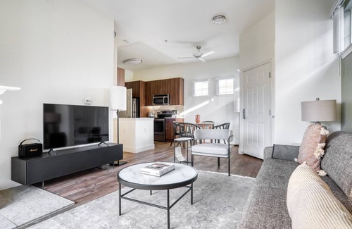 Sunnyvale Apartment | Premium Sunnyvale 1BR w/Gym, Sauna & W/D, nr 101 & 237, by Blueground