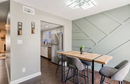 Peachtree Corners House | Premium Townhome #2 w/2 King Beds & Luxury Baths