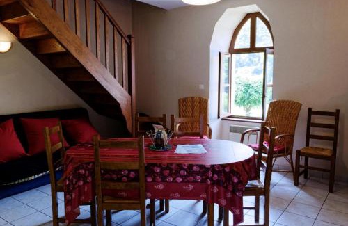 Laval-sur-Luzege House | Presbytere