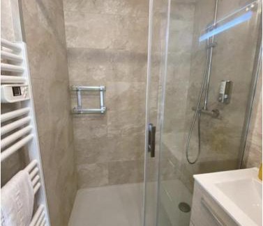 Les Iles Apartment | Prestige Romantique "Comme a Venise" avec terrasse sur la Moselle en plein centre historique du quartier des îles de Metz - parking inclus - CHANGEMENT DE GESTIONNAIRE