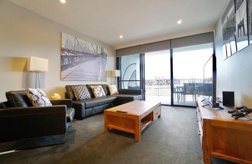 Kingston Apartment | Prestige Waterfront Apartment in Kingston, ACT