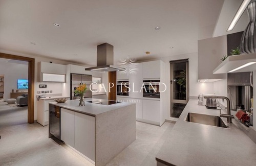 Grand River South East House | Prestigious 4-bedroom en-suite villa on the Golf d'Anahita