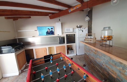 Chateauneuf-les-Martigues Villa | Pretty villa for 7 people with swimming pool and summer kitchen, 10 minutes from the sea!