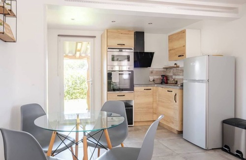 Chateauneuf-les-Martigues House | Pretty little house close to the Côte Bleue, in a quiet location with small private garden.
