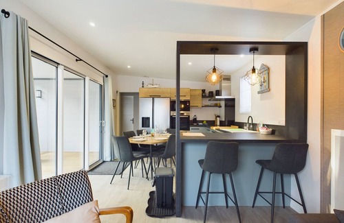 Saint-Gilles-Croix-de-Vie Ski Chalet | Pretty chalet for 6, heated swimming pool all year