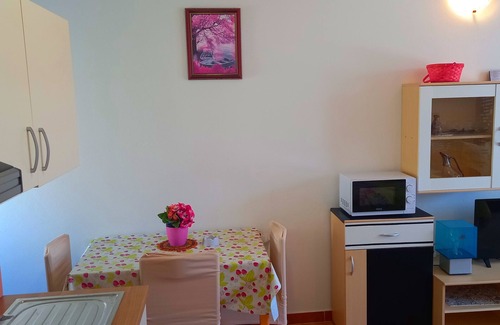 Kampor Apartment | Pretty Apartment With Terrace, Island Rab