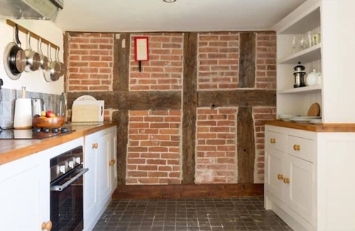 Hereford Cottage | Pretty cottage in idyllic lakeside Wyeside settingn