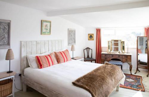 Fishbourne House | Pretty Cottage Near City & Sea