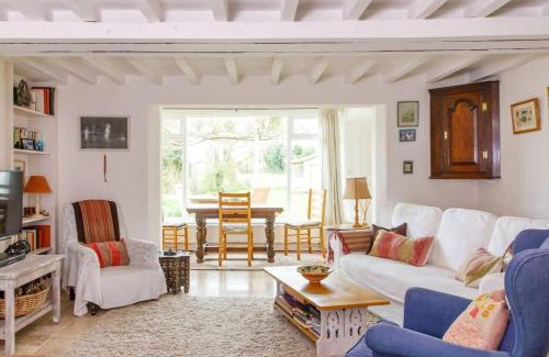 Fishbourne House | Pretty Cottage Near City & Sea