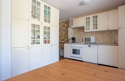 Courry House | Pretty Holiday Home in Courry with Swimming Pool
