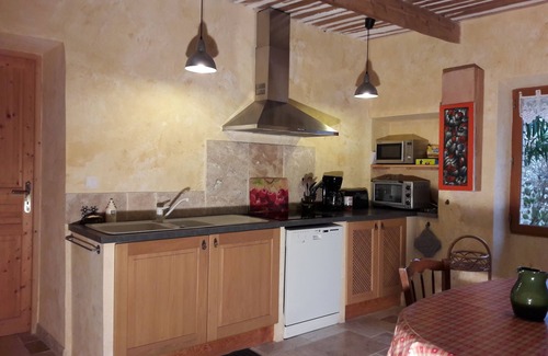 Mondragon House | Pretty Provencal house with its private garden in a large silkworm