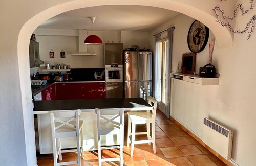 Carqueiranne House | Pretty Provencal villa with sea view 1km from the beach