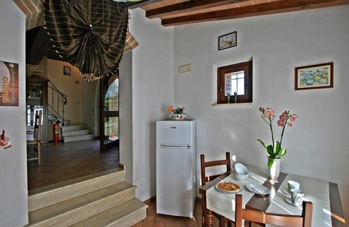Casole d'Elsa House | Pretty Tuscan cottage surrounded by private hills