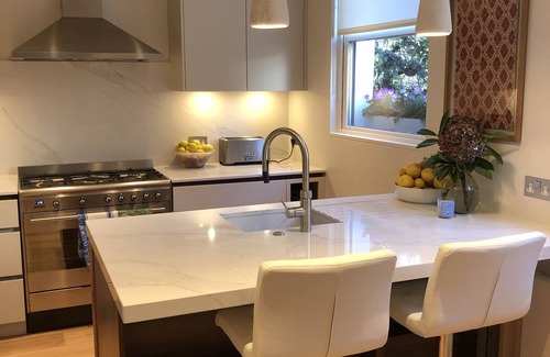 Little Venice House | Pretty white stucco detached house in the heart of Little Venice