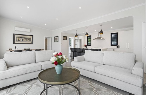 Martinborough House | Pride of Pinot - Martinborough Holiday Home
