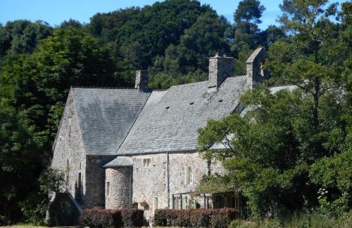 Brix Bed & Breakfast | Prieure St Pierre de La Luthumiere