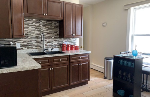 Pawtucket Apartment | Prime 1st Floor Apt Near Hospitals, Brown & I-95 Wi-Fi, All Utilities Included