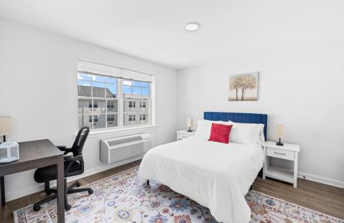 Hackensack River Waterfront Apartment | Prime 3 Bedroom Loft Only 25 Mins to Soho NYC
