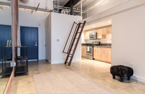 Downtown Los Angeles Apartment | Prime area of Beautiful Arts District with the top Restaurants around