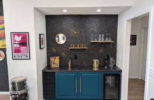Saint Peter Apartment | Prime Downtown Music Lovers Experience! Nostalgic Mid-Mod In Historic St Peter
