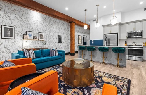 Faubourg Lafayette Hotel | Prime Downtown Rooftop Pool Gym Gameroom