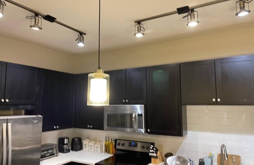 Woodlake - Briar Meadow Apartment | Prime location. 1King Bed, minutes from Galleria mall.