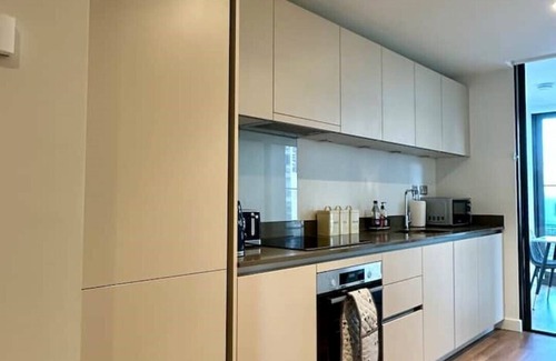 Vauxhall Apartment | Prime Location 2 Bed Apartment by DAMAC