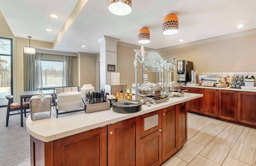 Herndon Apartment | Prime Location! 2 Convenient Units, Kitchen, Onsite Parking, Free Breakfast