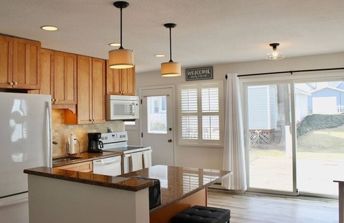 Saint Joseph House | PRIME LOCATION! 3 Bedroom, 1 Bath and free parking wrapped into this Lake Home Retreat!
