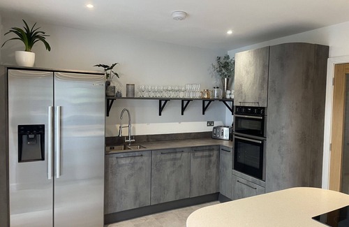 Highcliffe-on-Sea House | Prime location by the beach and New Forest 4 bedroom, 3 bathrooms