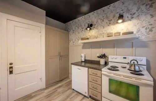 Red Wing Apartment | Prime Location/Few blocks to downtown