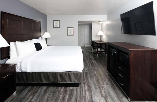Downtown Tucson Resort | Prime Location! Free Parking, Outdoor Pool, Close to Rialto Theatre