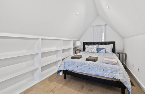 Short North House | Prime location: Stylish 3-Bedroom Modern Townhouse