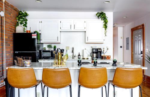 Italian Village Apartment | Prime Location Top Rated Clean Parking Free!