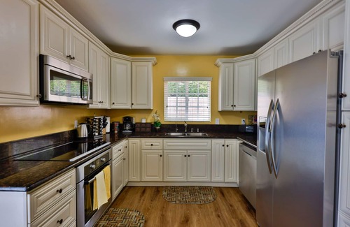 Del Rey House | Prime Marina Del Rey/Venice Beach Area Location 5 min. from beach