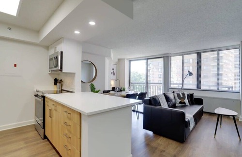 Pentagon City Apartment | Prime Pentagon City Location Apartment