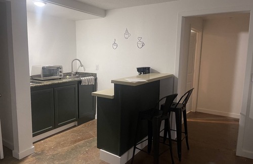 Creswell Apartment | Prime Quick Stop: 1-Bedroom Apartment Close to I-5, Dining, and Fuel.