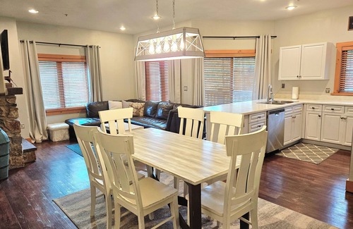 River Run Condo | Prime Time Location! Walk To The Gondola, Shops & Restaurants! 2BR/2BA