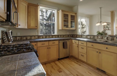 West Hills House | Prime West Bend Location! Upper Balcony with View. A/C. Fireplace. Bikes.