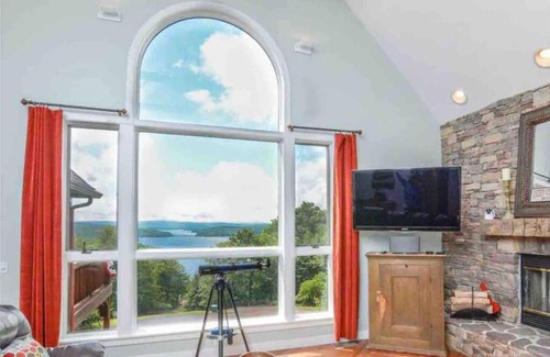 McHenry Ski Chalet | Primo Vista! Spectacular views, Dock Slip, Hot Tub