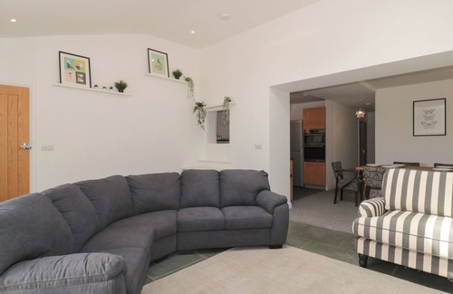 Watchet Cottage | PRIMROSE COTTAGE, pet friendly, with open fire in Roadwater