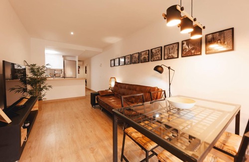 Eixample Apartment | Princesa - Holiday Apartment Rental in Girona | Bravissimo