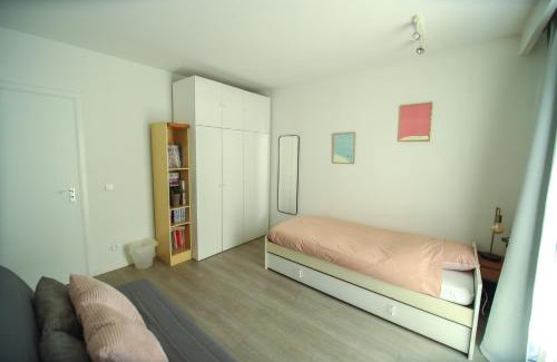 Borsbeek House | Privé kamer met chill room en gedeelde badkamer - rand Antwerpen - afrit E313 Wommelgem - vlakbij tramhalte lijn 9 en 24
