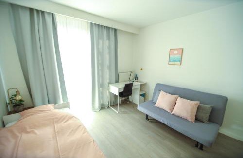 Borsbeek House | Privé kamer met chill room en gedeelde badkamer - rand Antwerpen - afrit E313 Wommelgem - vlakbij tramhalte lijn 9 en 24