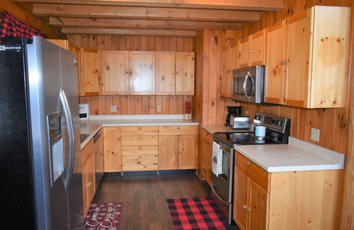Schuyler Falls Cabin | Privacy Galore at the Little Pine Loj.
