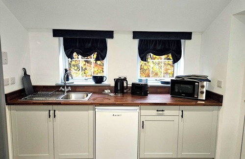 Hapsford Apartment | Private 1 bed Annexe