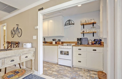Yorktown Cottage | Private 1300 sq ft Cottage in Historic Yorktown-w/trolley access